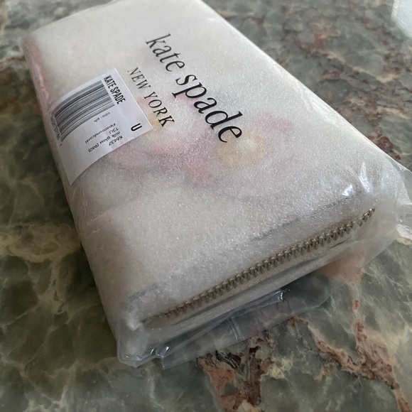 Kate Spade ♠️ Wallet - Picture 2 of 4